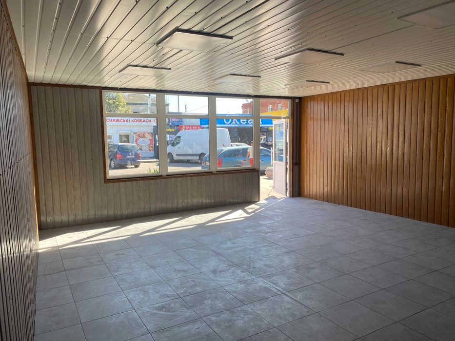 Здається в оренду магазин площею 46 м.кв. в селищі Попільня.
