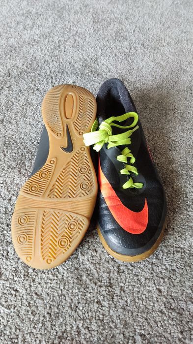 Buty piłkarskie Nike HyperVenom, rozmiar 35