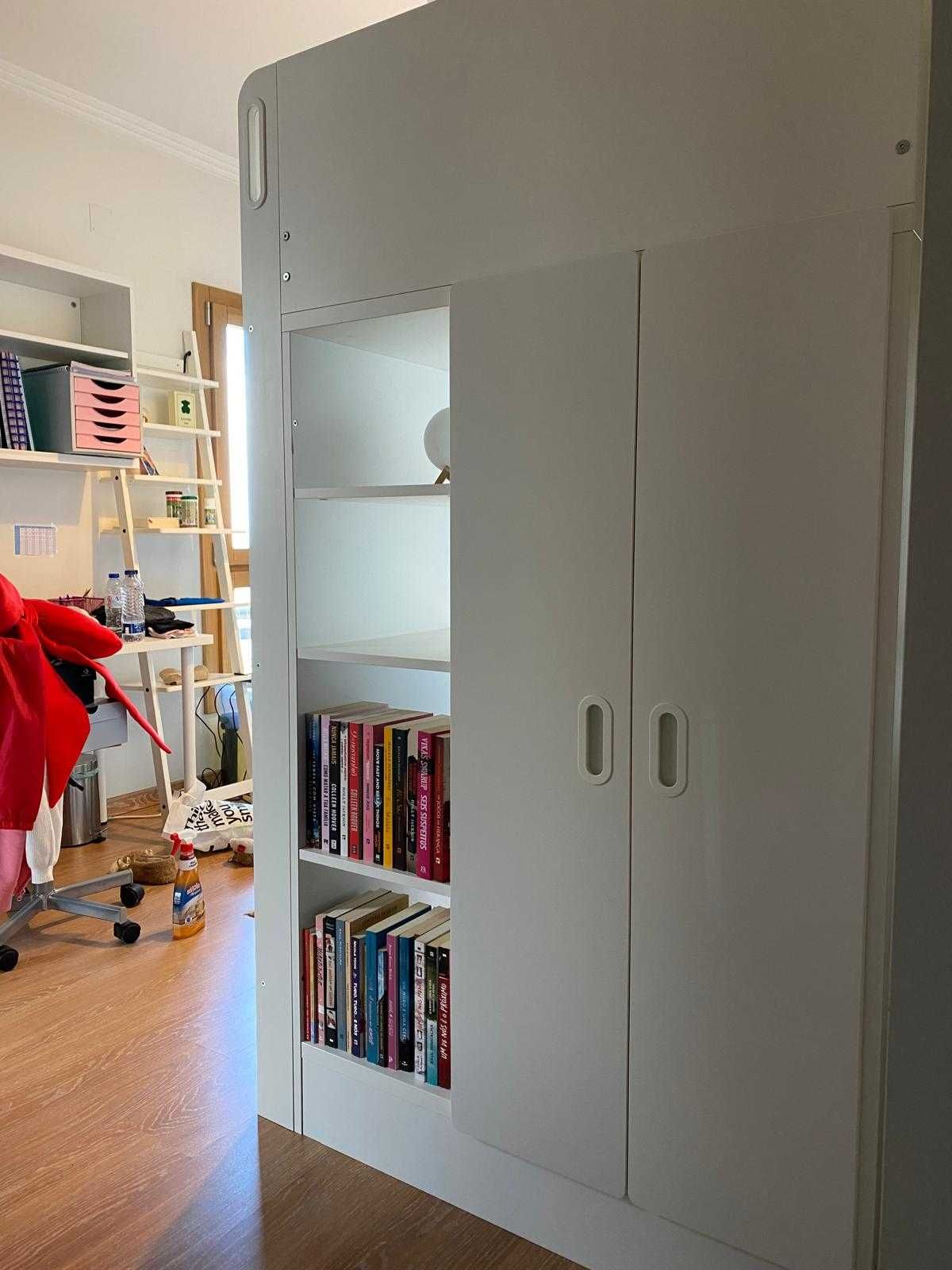 Cama loft IKEA com sofá incluído — ótimo estado!