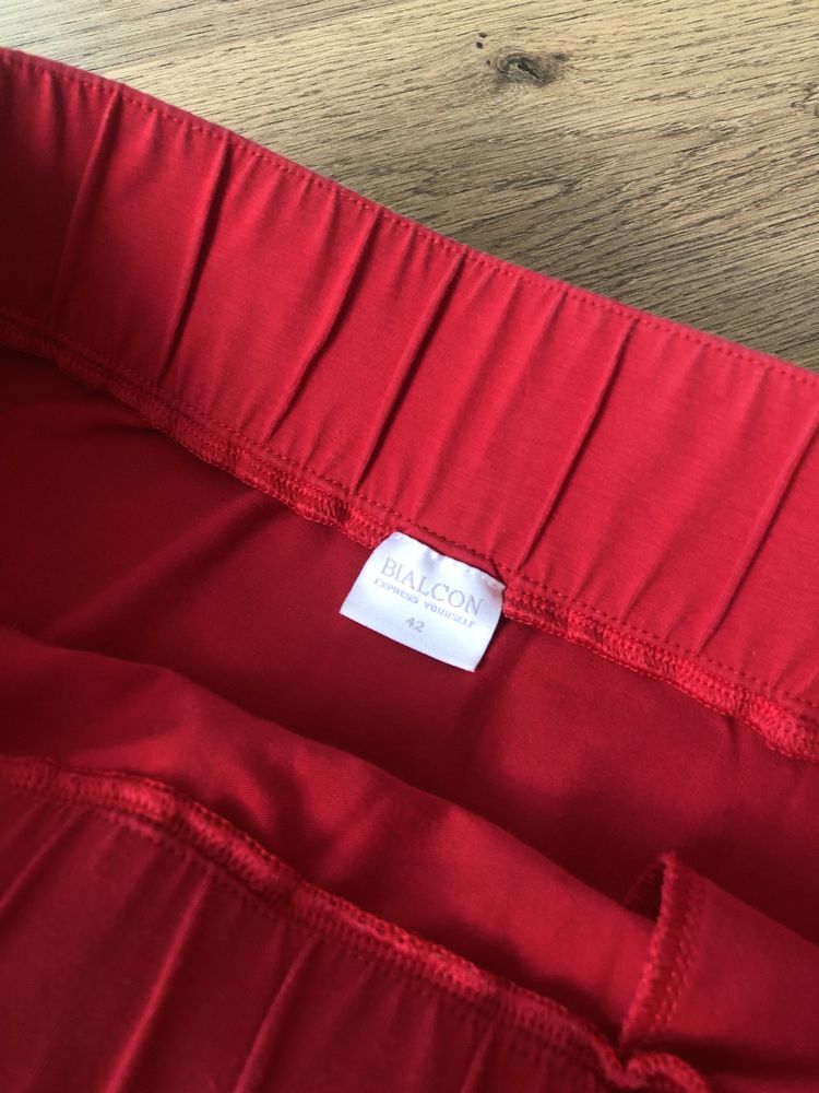 Czerwona spódnica Bialcon 40