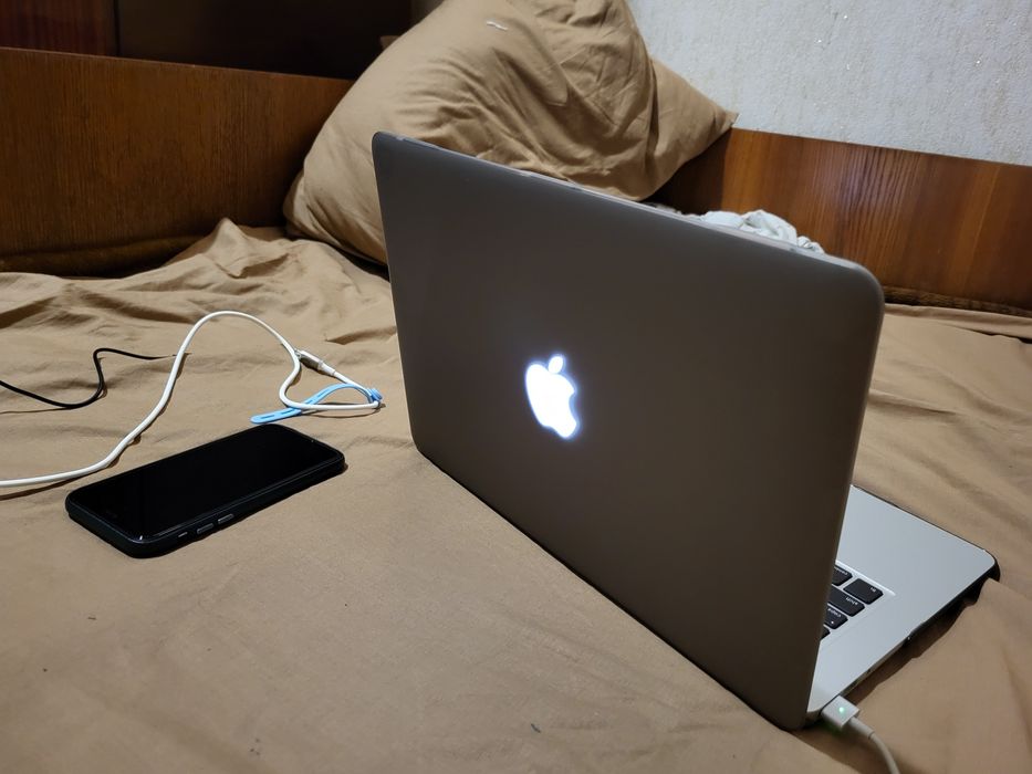 Macbook air 2017 I5 8gb 256ssd срочно