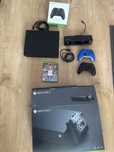 Xbox one x + 2 pady + kinect + okablowanie (1 TB)