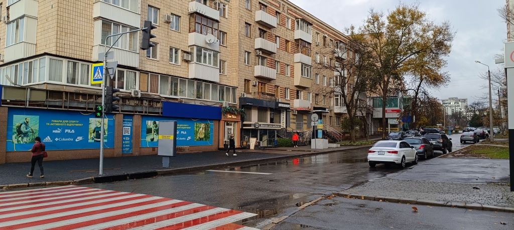 Червона лінія пр.Науки, 2 к.кв. під комерційну діяльність