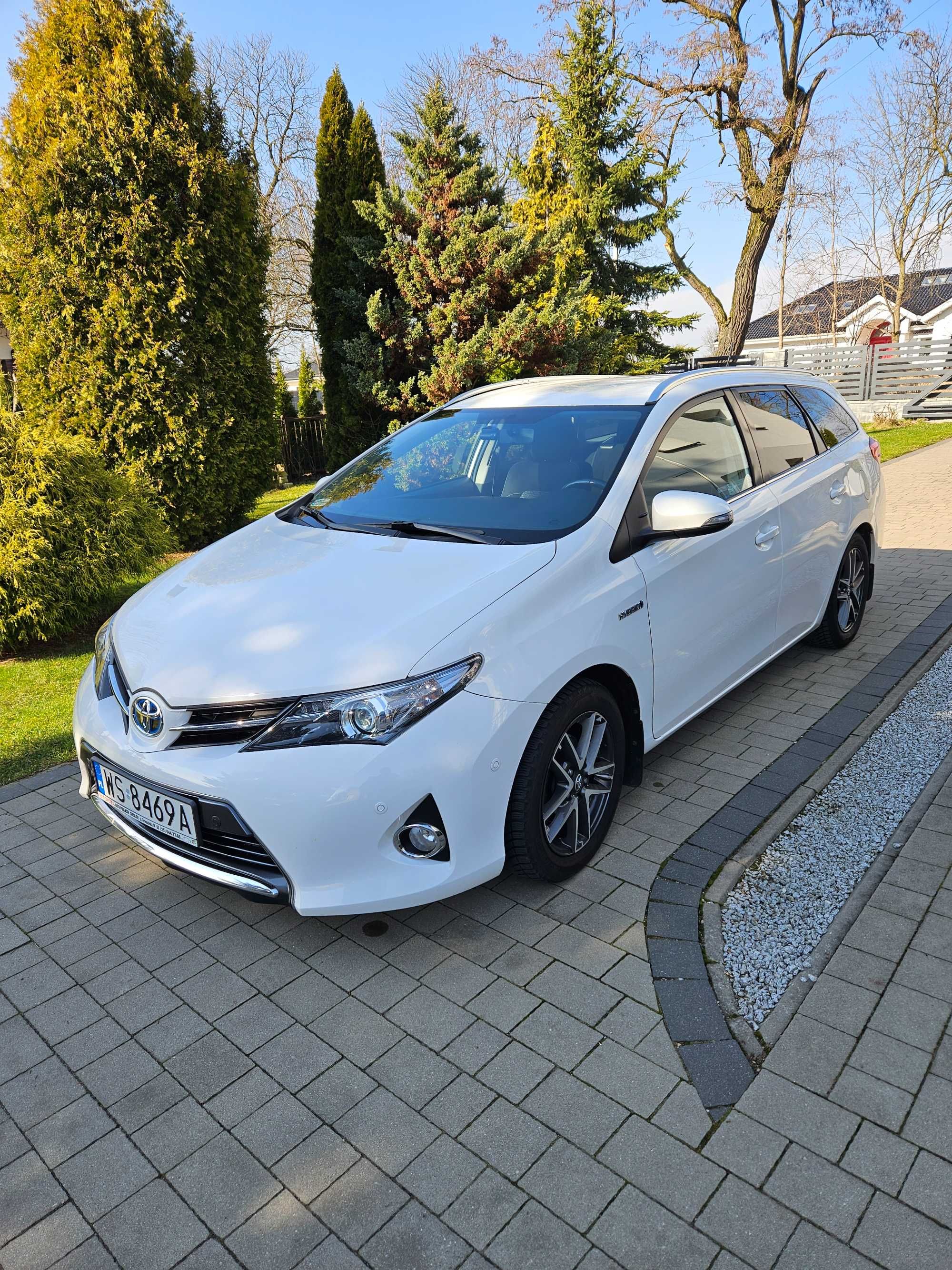 Toyota Auris hybryda 2015r. Polski salon, serwisowana w ASO, gwarancja