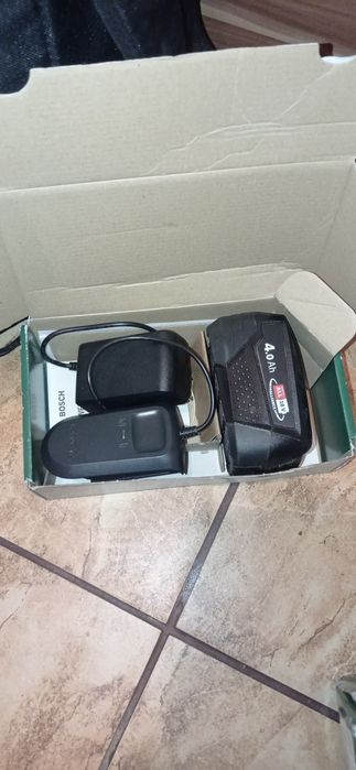 bosch universalmulti 18v-32 + ładowarka z baterią