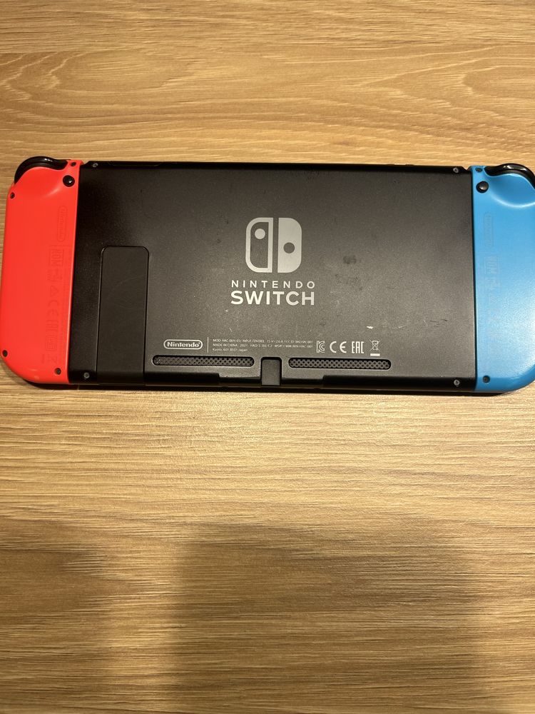 Nintendo Switch w bdb stanie mało używane wraz z calym zestawem .