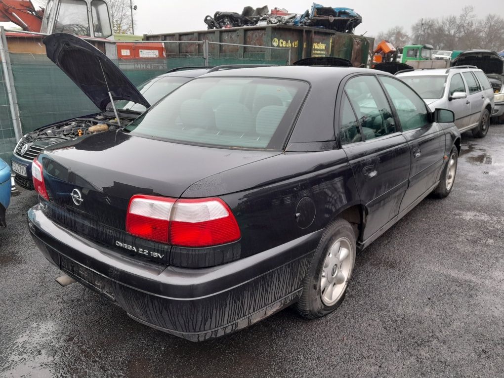 Opel Omega B  2.2 benzyna 1999 rok na części