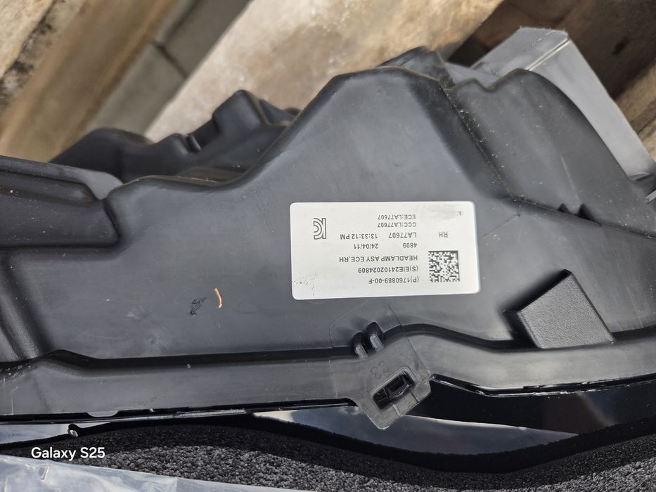 Фари tesla model 3 2024+