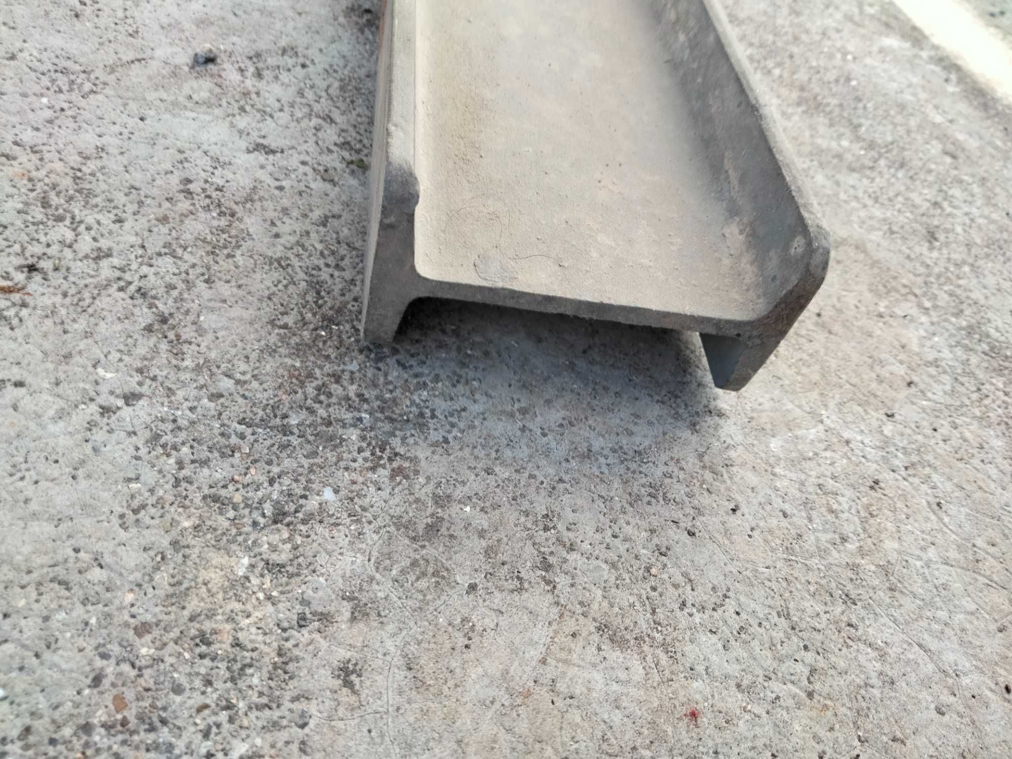Duas bigas em ferro H galvanizado