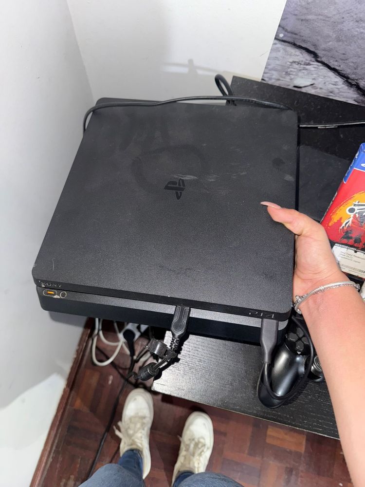 Playstation 4 slim