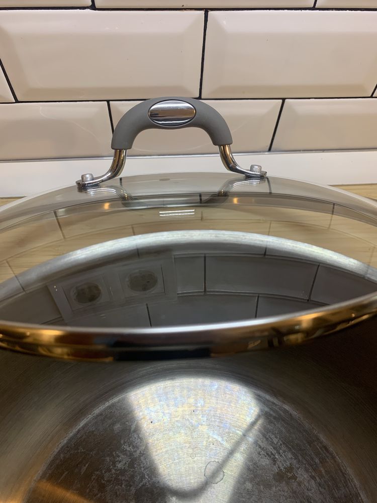 Panela inducao 28cm, cinza mate, semi-nova, protecção queimaduras