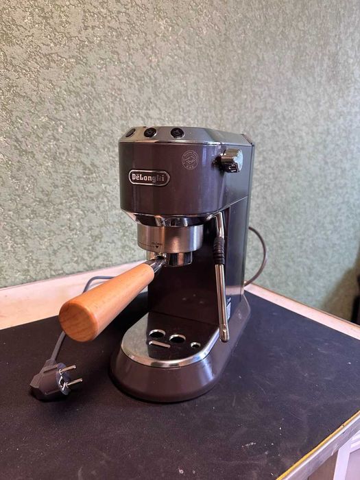 Кавоварка рожкова DELONGHI Dedica Arte EC885.GY