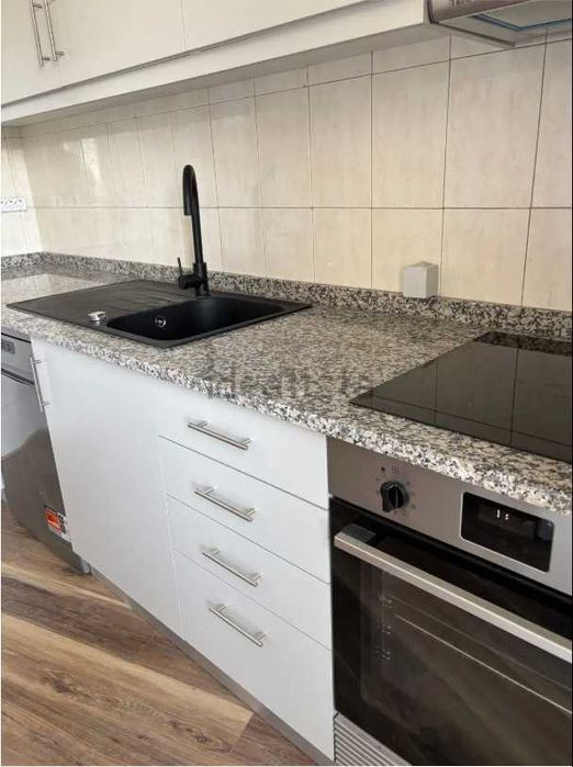Apartamento T2+1 na Lapa, Porto — Totalmente Remodelado