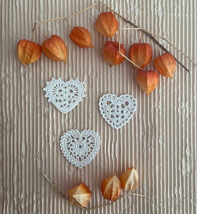 Szydełkowe serduszka; ozdobne zawieszki