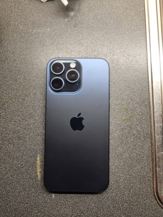 iPhone 15 pro Max 512 azul titanium