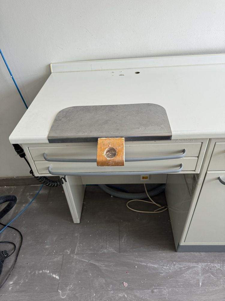Mesa para protése dentaria com 2 postos de trabalho com 2 cadeiras