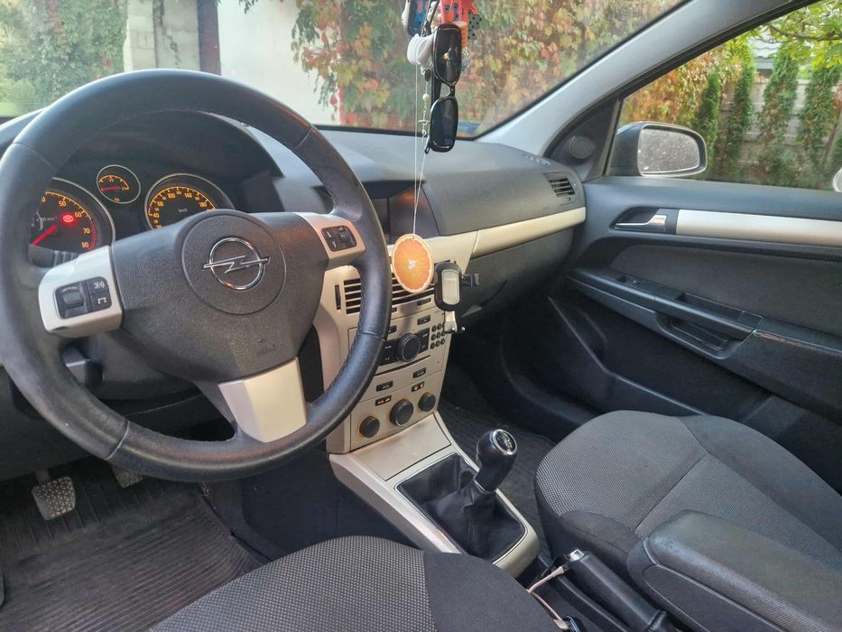 Opel Astra H Sedan 1.6 ECOTEC BENZYNA + LPG