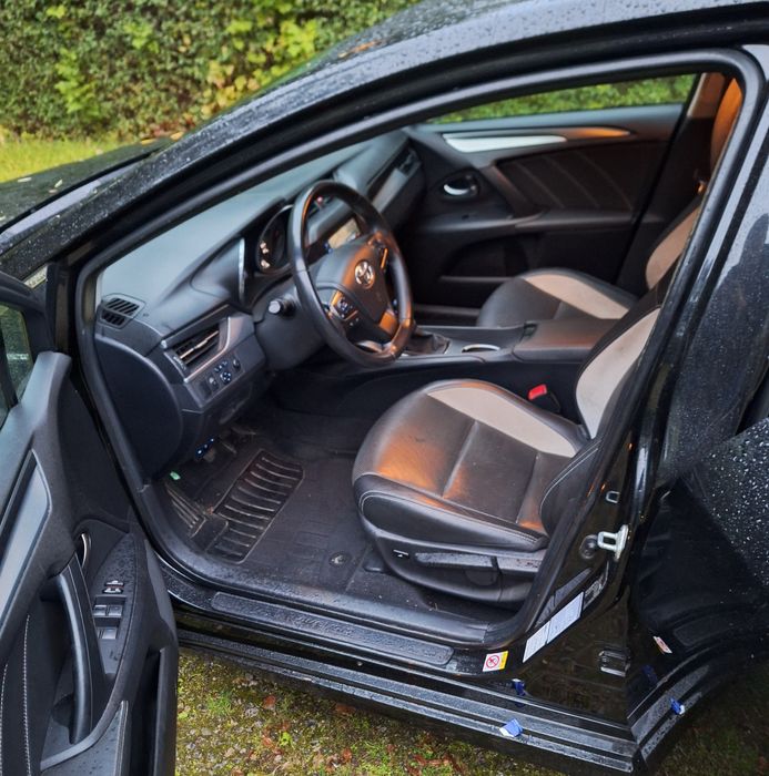 Toyota Avensis t27 PREMIUM 1.8 benzyna najbogatsza wersja, krajowa ASO