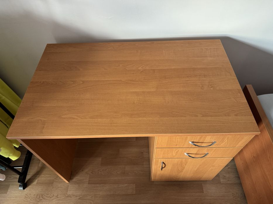 Biurko z szufladami i szafką