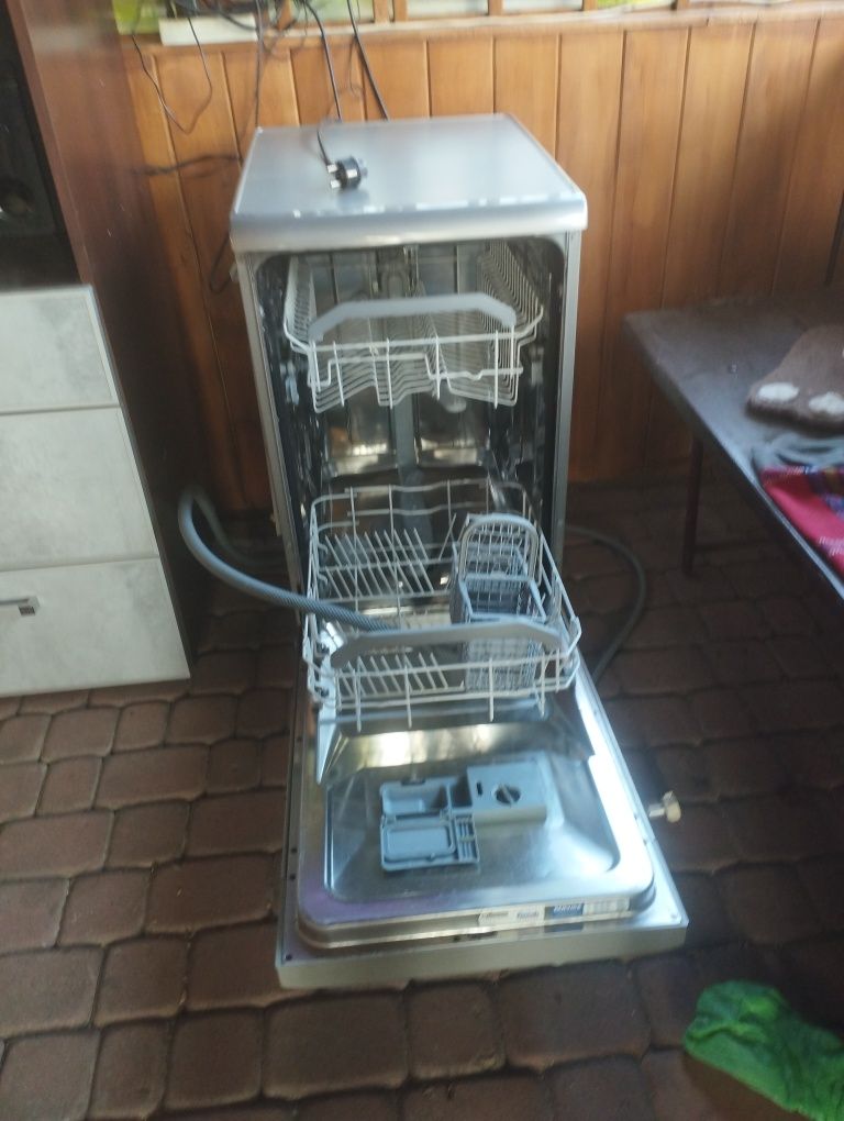 Zmywarka wolnostojąca Ariston