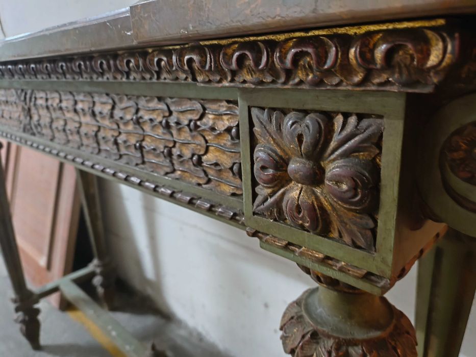 Credência Antiga em Talha e Pedra