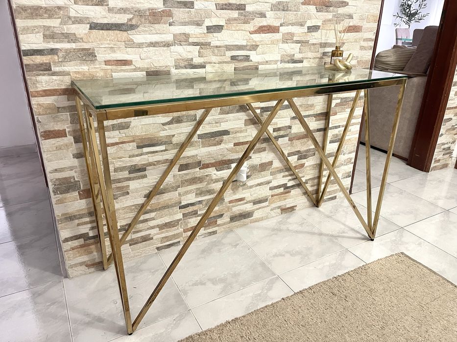 Consola dourada em ótimo estado