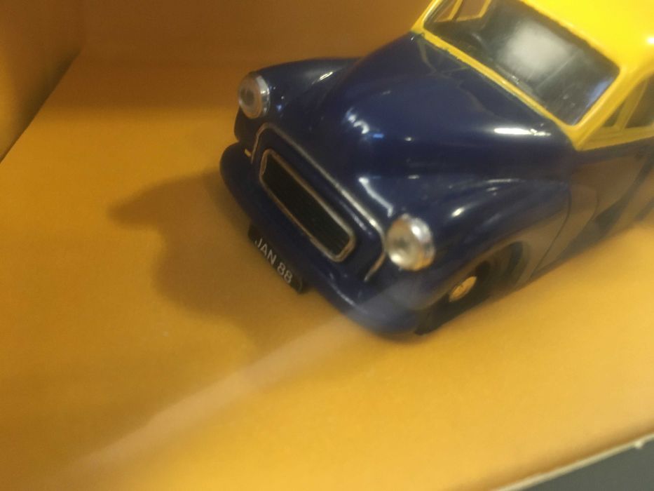 Morris Minor Van - Corgi -  esc.1/43 - como NOVO