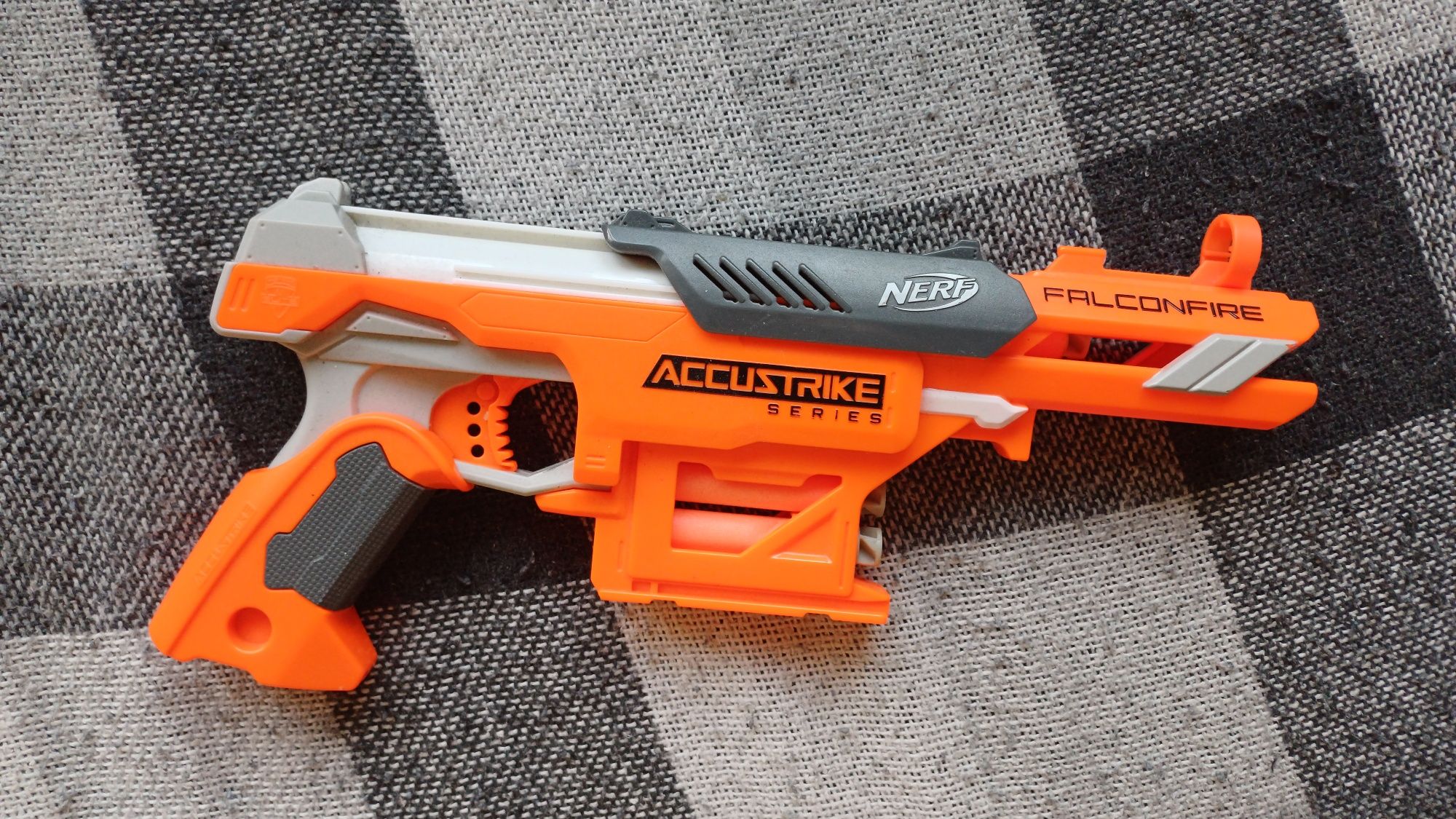 бластер nerf accustrike