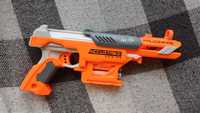 бластер nerf accustrike