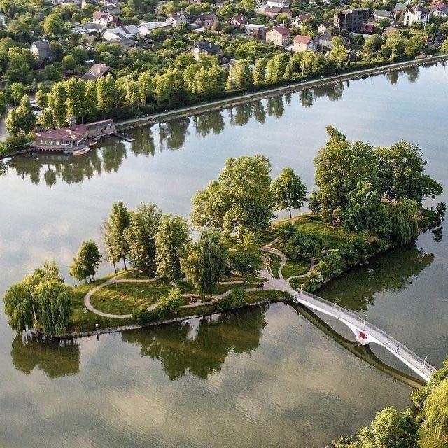 Продам квартиру в елітній, новобудові в центрі міста біля озера, парк.