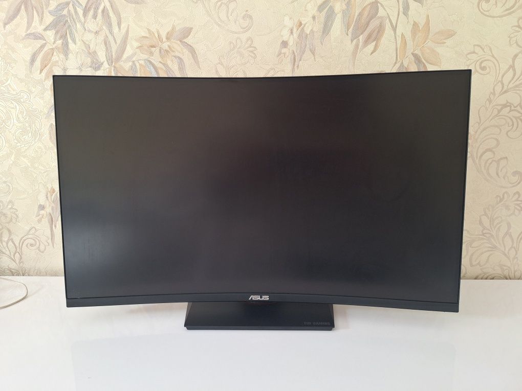 Геймерський монітор із вигнутим екраном TUF Gaming VG27VQ: 27" Full HD