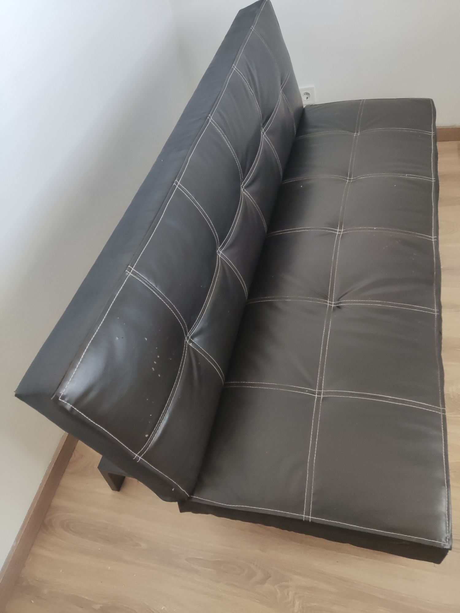 Sofá cama em napa