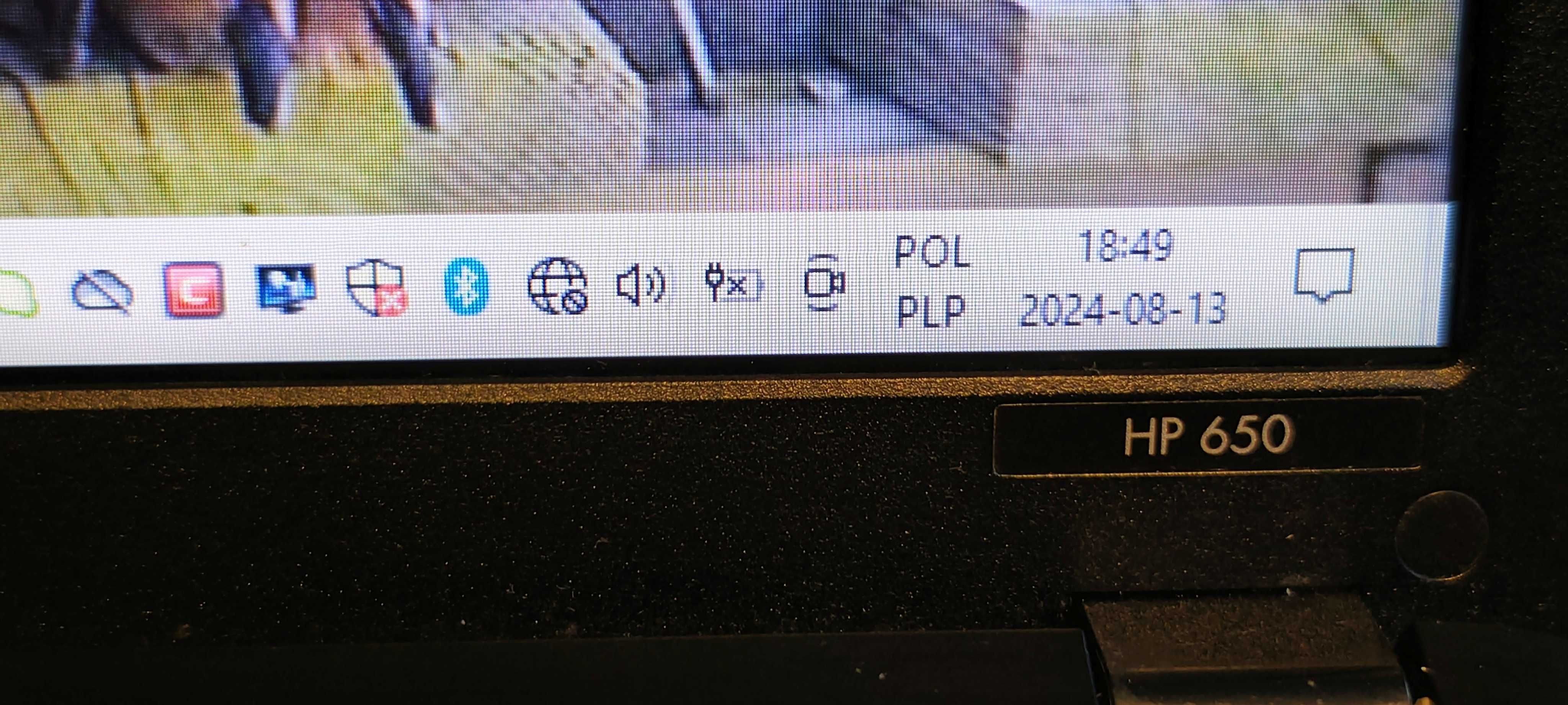 Laptop HP 650 z procesorem b970 4 GB ram działa czytaj opis.