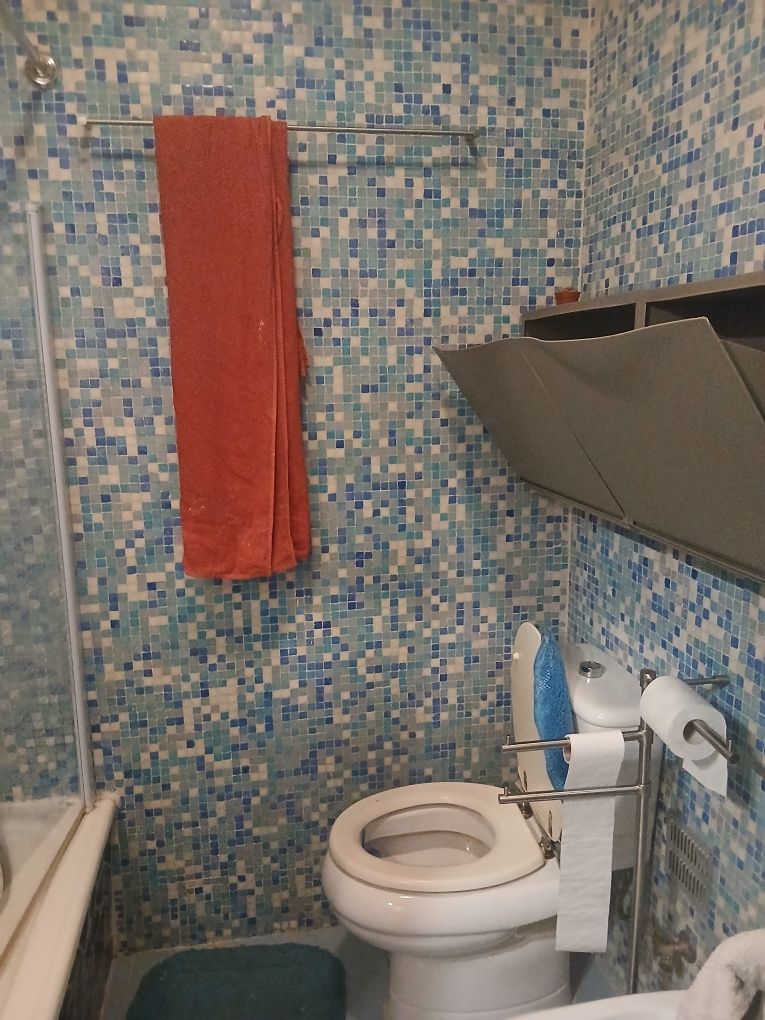 Aluga se quarto a senhora idonea