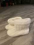 Buty typu emu biale