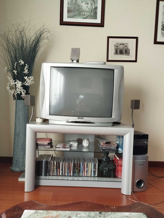 Móveis de sala de estar e jantar completo