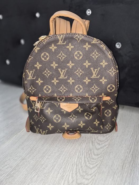 Louis Vuitton nowy sredni elegancki logowany plecak