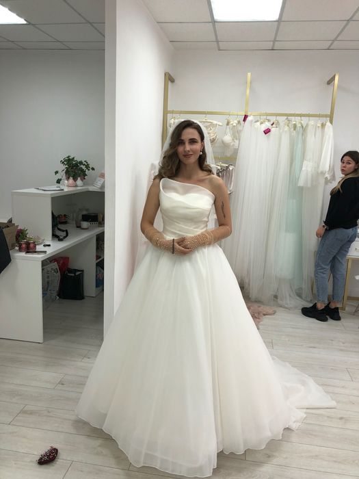 Дизайнерська весільна сукня