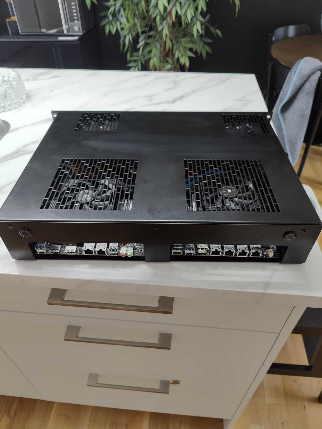Obudowa serwerowa RACK 19 cali R-CASE 2 , 2 x mATX , 2x SFX 2xHDD 1SSD