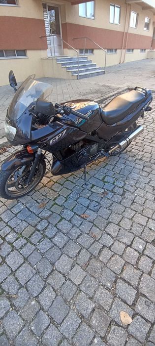 Kawasaki GPZ 500S (Mota do filme "Top Gun")