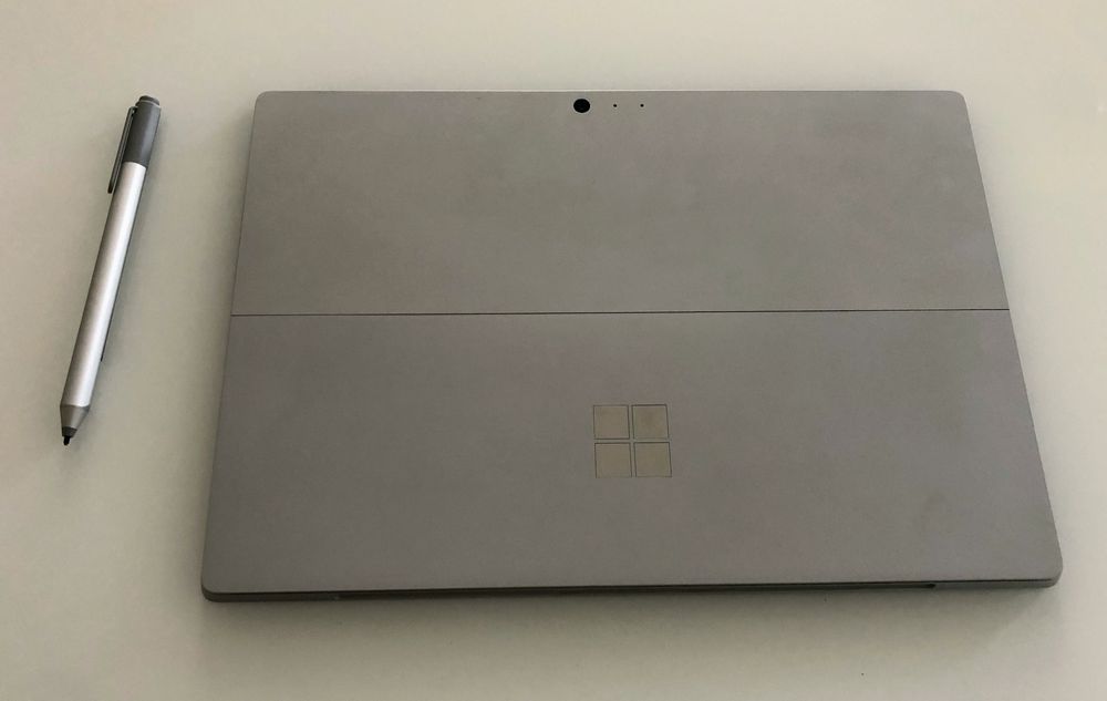 Microsoft Surface pro 4 i5 256gb 8 gb RAM