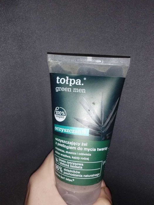 Oczyszczający żel z peelingiem do mycia twarzy, green men