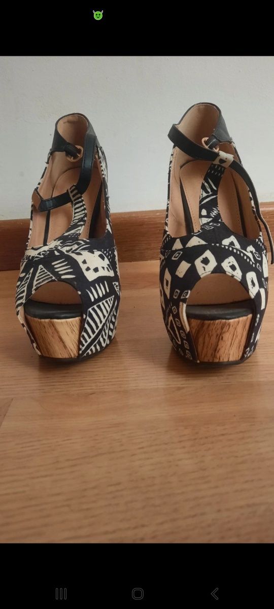 Sapatos salto alto