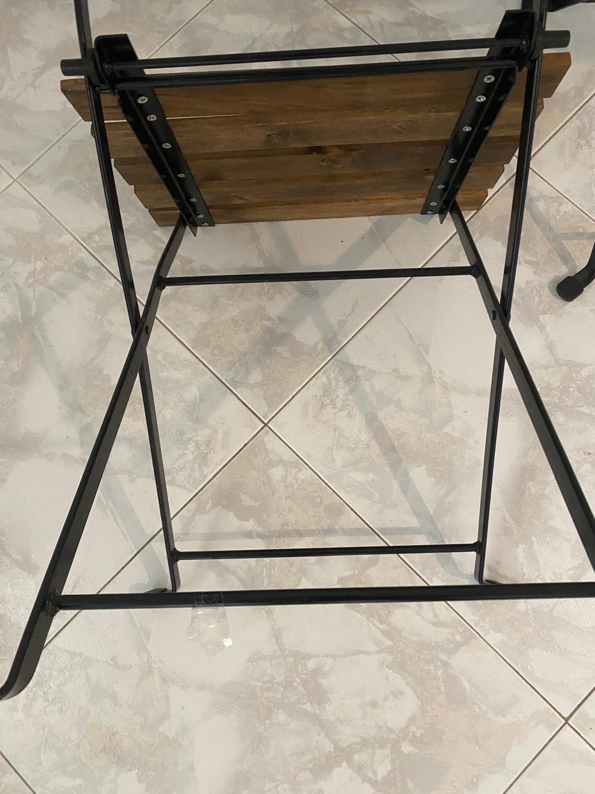 Mesa com duas cadeiras
