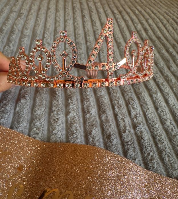 Діадема,тіара,корона з цифрою 4