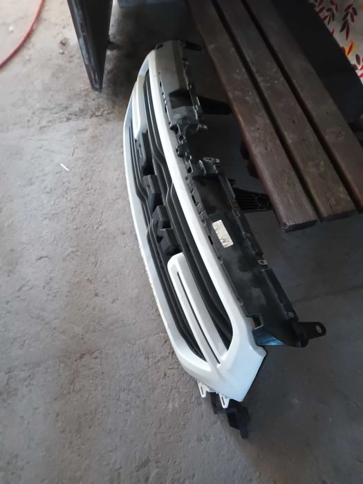 Dodge Ram grill koła