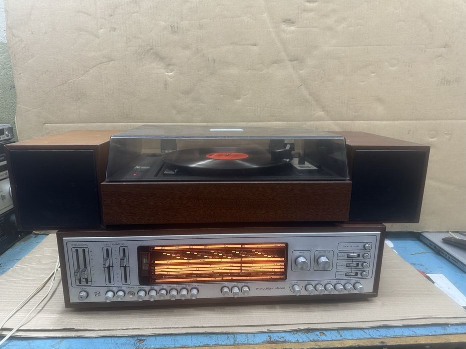 Стационарная транзисторная радиола Мелодия-104