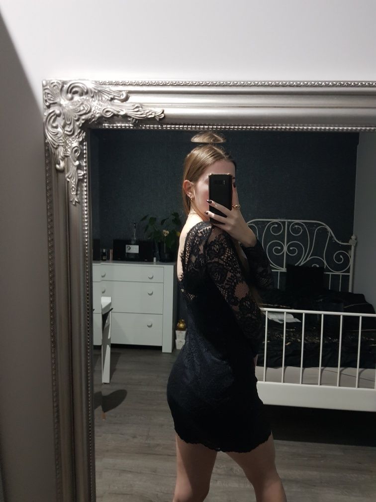 czarna koronkowa sukienka