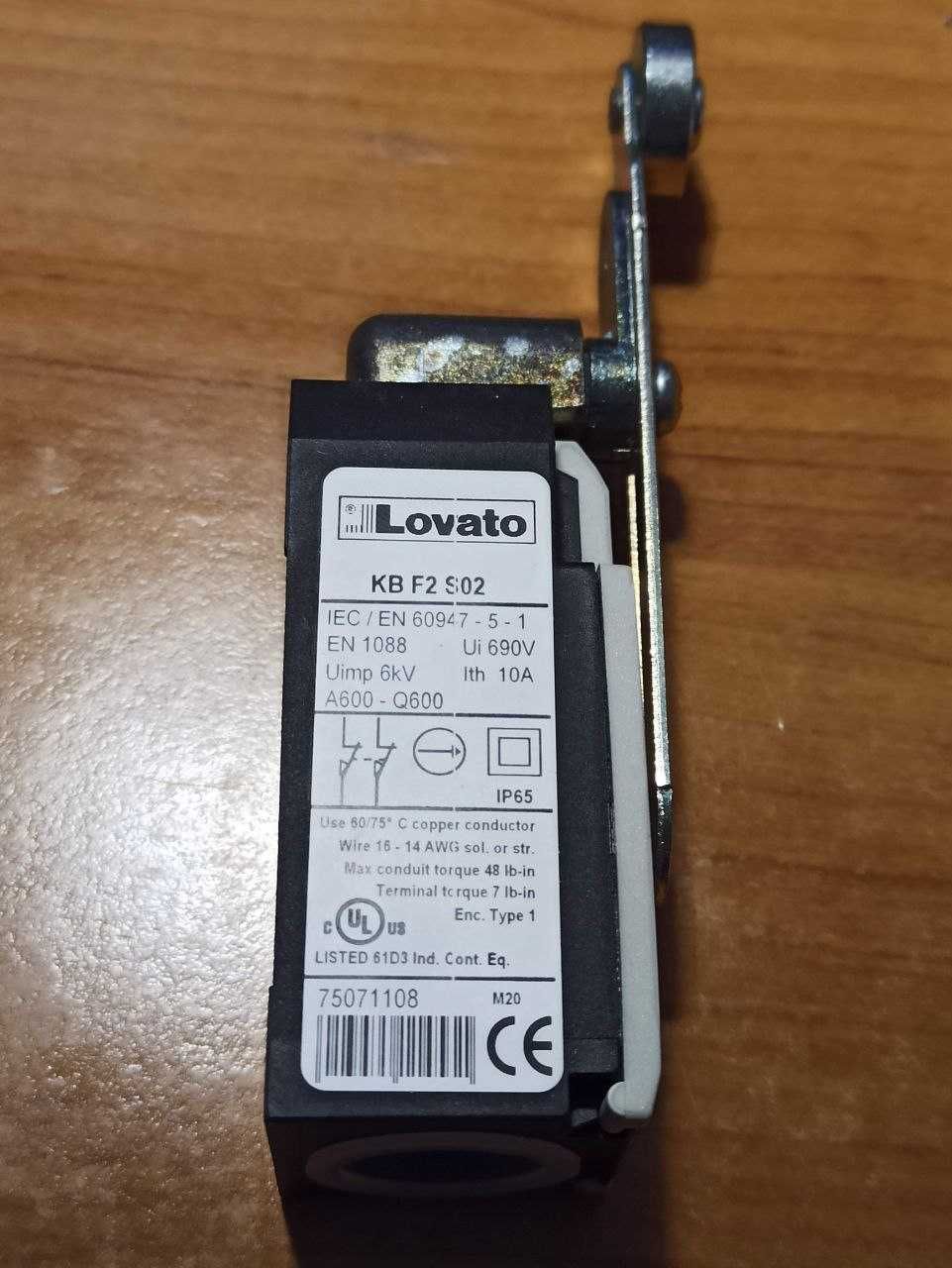 Продам концевик роликовый Lovato