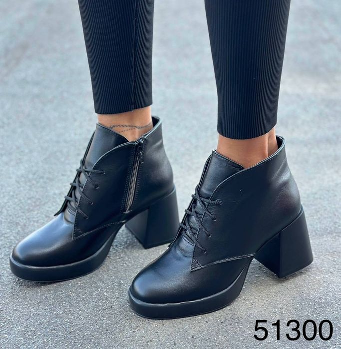 Жіночі шкіряні демісезонні черевики в кольорах